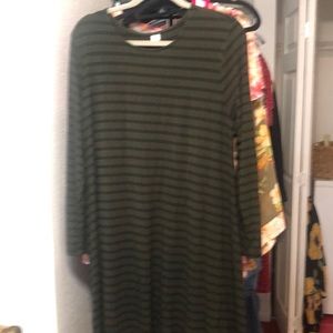 Old Navy long sleeves in dark green with black stripes. Size is XL.